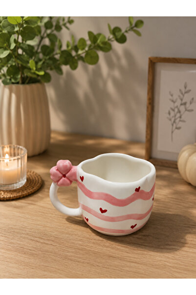 HİS Studio Clover-Shaped Ceramic Mug with Pink Waves and Heart Detail on the ...