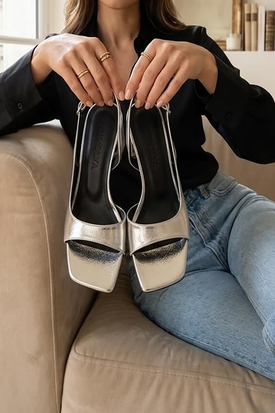 DİVOLYA Robona Silver Wrinkled Patent Leather (8 cm) Square Toe Heeled Shoes