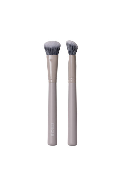 Iuliana Sandu, Misa 01 Foundation Brush