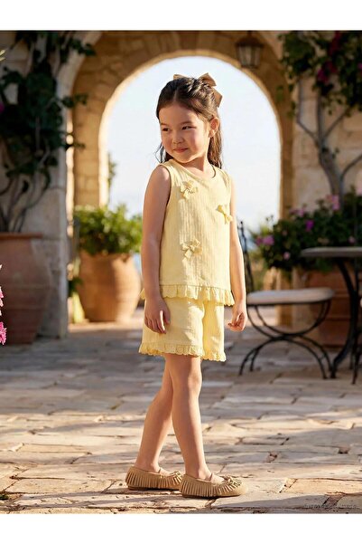 LC Waikiki Girl's Blouse and Shorts with Ruffles and Bow Appliques (S6)