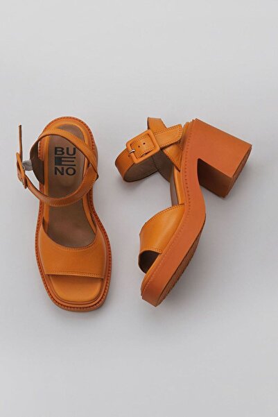 BUENO Shoes Turuncu Deri Kadın Dolgu Topuklu Sandalet 01wy12705