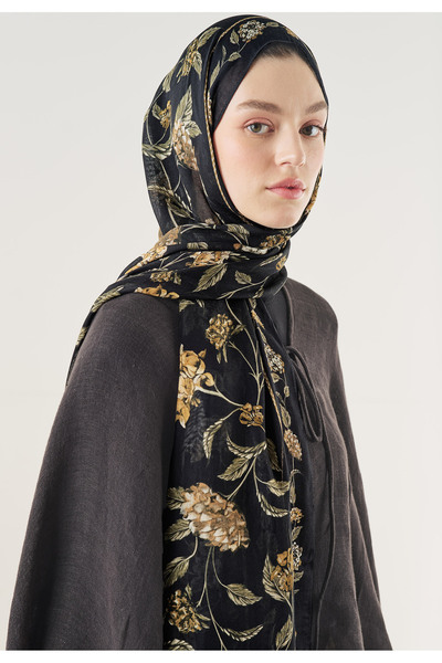 Freshscarfs Μαύρο σάλι από βισκόζη με μπλούζες σχέδια