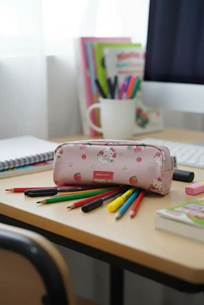 HELLO KITY Sanrio Lisanslı Çilek Serisi 21 Cm Kalemlik – Büyük Fermuarlı Şık