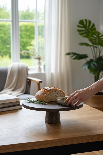 Akayev 26.5 cm Round Presentation Stand with Wooden Conical Legs