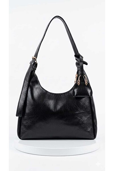 ByKübra Charm Detaylı Ayarlanabilir Askılı Hobo Model Kadın Omuz Çantası