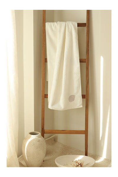 LC Waikiki Nevavm Bamboo Embroidered Bath Towel 70X140 cm Ecru