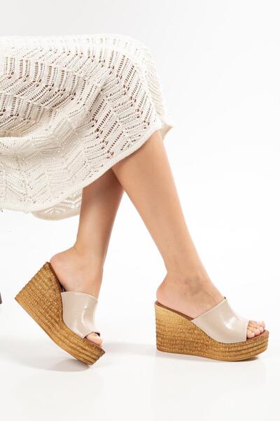 SUİNS SHOES Γυναικείες παντόφλες Suins Bloome Model με ψάθινο σχέδιο και τακο...