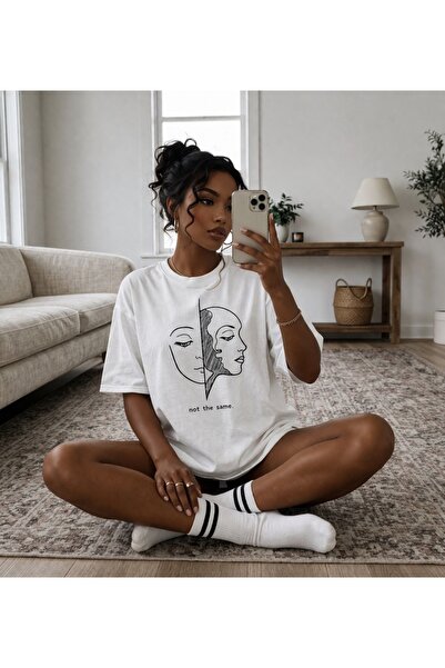 Kadın Beyaz Oversize Minimal Baskılı Tişört – Not The Same