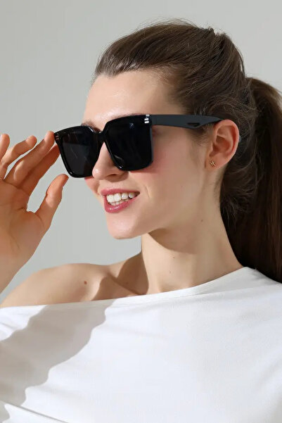 Violon Women's Square Black Frame Black Glass Metal Detail Sunglasses