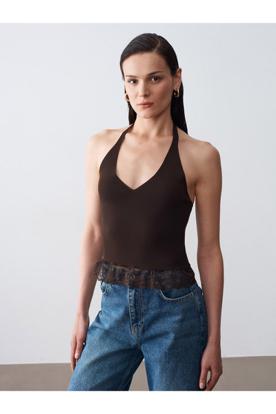 Dilvin 10868 Dantel Detaylı Halter Yaka Triko Bluz-Koyu Kahve