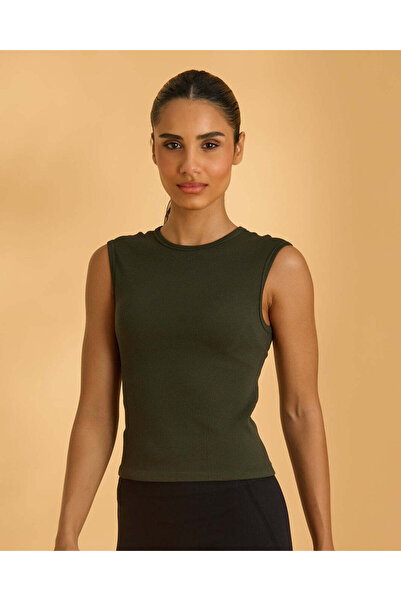 REDTAG تي شيرت نسائي أخضر بدون أكمام