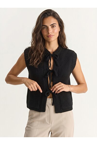 ONLOOX Black Stretchy Textured Acrylic Blend Sleeveless Knit Vest with Front ...