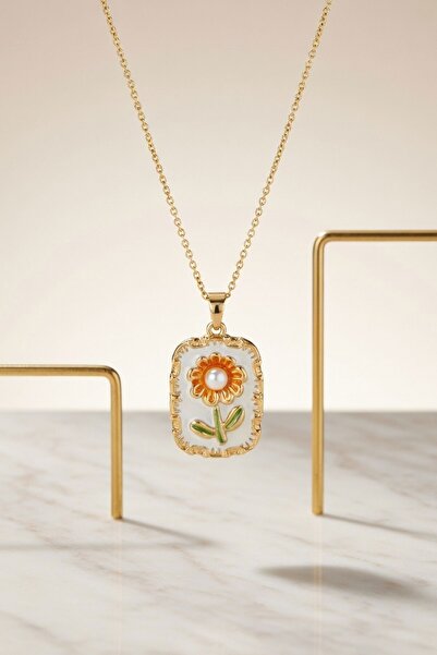 bacc Ecru Pearl Detailed Flower Figured Medallion Necklace