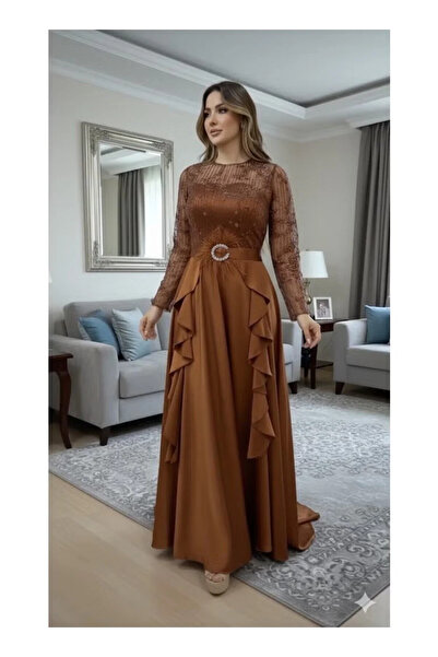 FULLJOY Elegant long dress with a sheer lace bodice, long sleeves, and a wais...