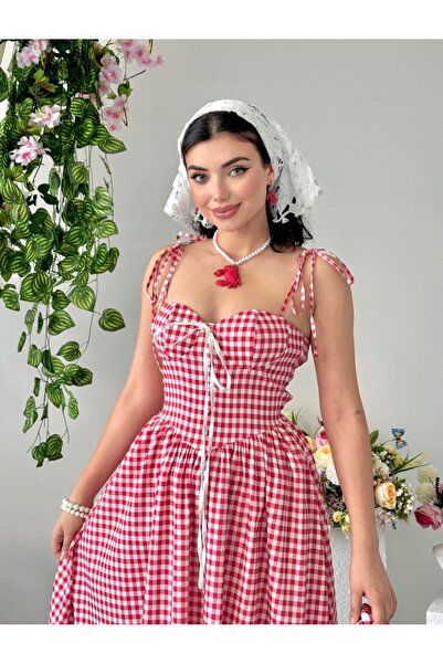 Dilek Vardar Crvena duga haljina sa gingham čipkom i detaljima na bretele