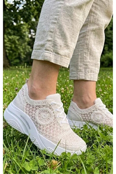 Nubbock White Lace Detailed Breathable Lightweight Sole Women's Sneaker Nk4176