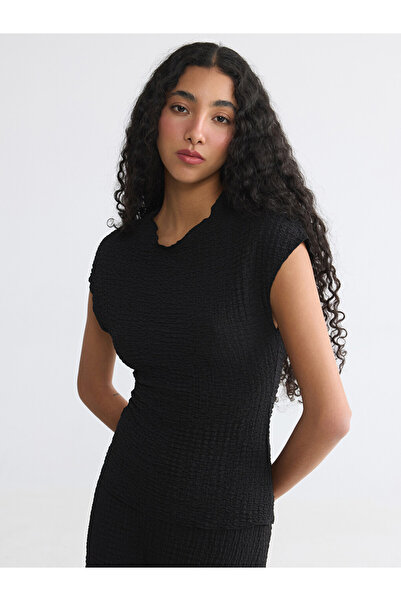 LC Waikiki Esvab • Modern & Distinctive Zero Roba Collar Ruffled Textured Blouse