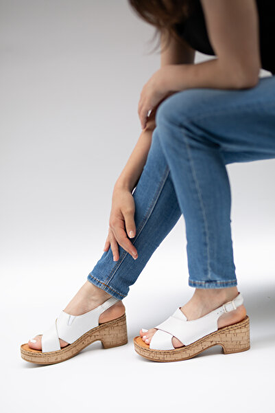 EREN SHOES BAG Wang Genuine Leather Cross-Strapped Thick Padded Heeled Ankle ...