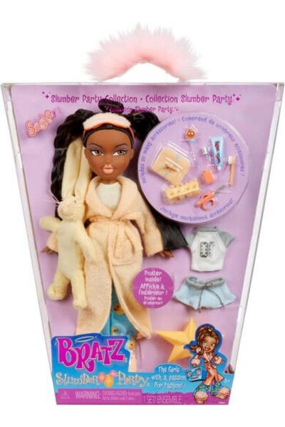 Bratz Slumber Party Sasha Doll – 2 Pajama Sets, Plush & Accessories, 6+