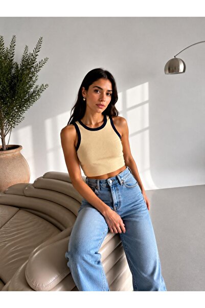 Cherry Butik Ribbed Halter Neck Crop Blouse