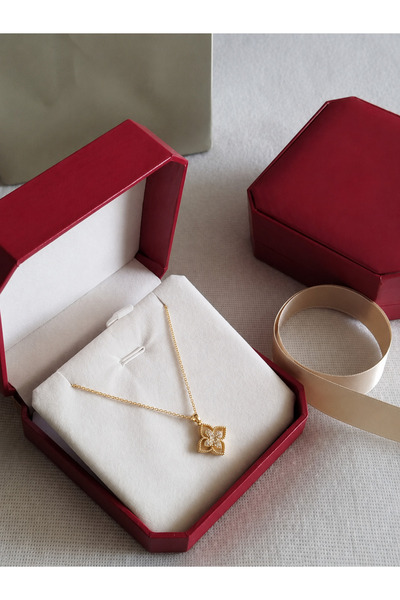 Glamour Galore Luxury Chain with Branded Accessories