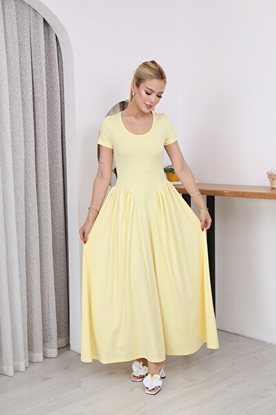By Kuzey Aras Rochie lungă elegantă cu decolteu în U și talie marcată, cu det...