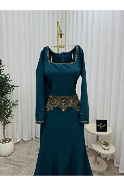 NALA FASHION فستان بلون أخضر بترولي غامق (Dark Teal/Petrol Green) جذاب وفخم.
