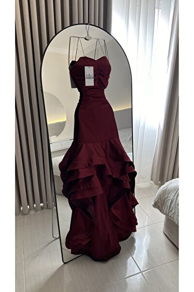 Nareen Fashion فستان سهرة بلون برغندي فاخر يجمع بين الأناقة والفخامة، يتميز ب...