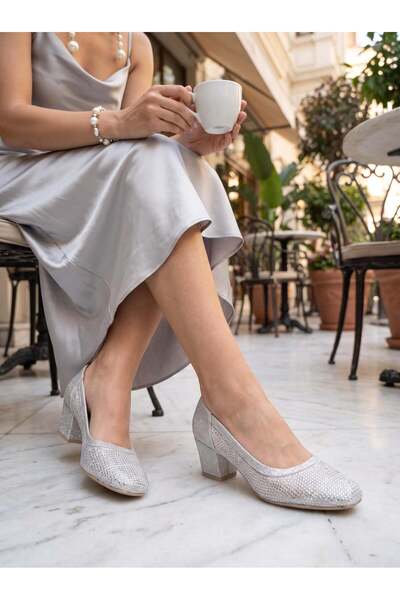 Nesil Shoes حذاء نسائي من Özma 970 بكعب فضي ومرصع بالأحجار
