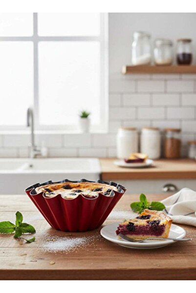 Trueval Non-Stick Aluminium Fluted Baking Pan Red/Black 12cm