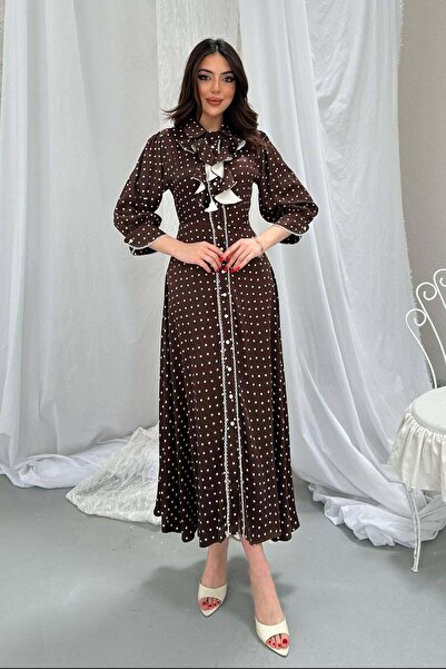 Clothes Fast فستان نسائي بني متوسط الطول بياقة بيبي وتفاصيل كشكشة منقطة وأكما...