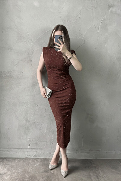 Moda Palmiss Women's Brown Stone Detailed Shoulder Padded Midi Dress