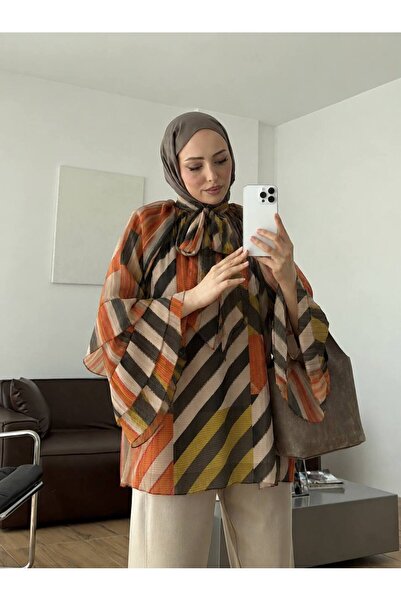 manana fashion بلوزة صيفية مبطنة بأكمام مزينة بالفولان وشال من الشيفون