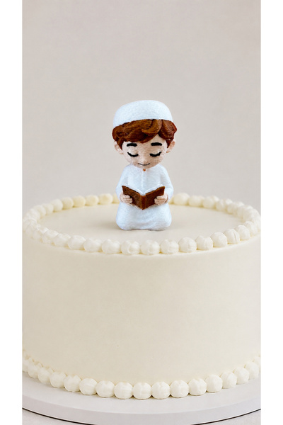 Kur'an Okuyan Çocuk Pasta Süsü Figürü - 8 cm