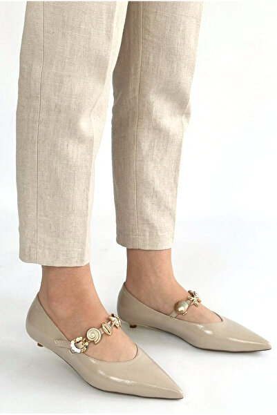 Zerenyus Lowen Beige Pointed Toe Low Heel Shoes