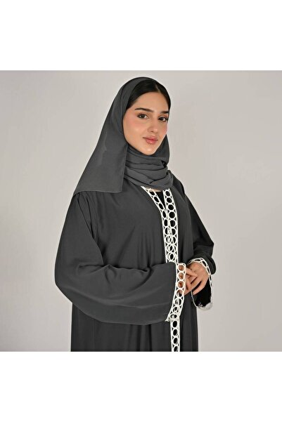 Generic Brand عباية لف بلون رمادي داكن بتصميم انيق مزودة بكلفة بيضاء