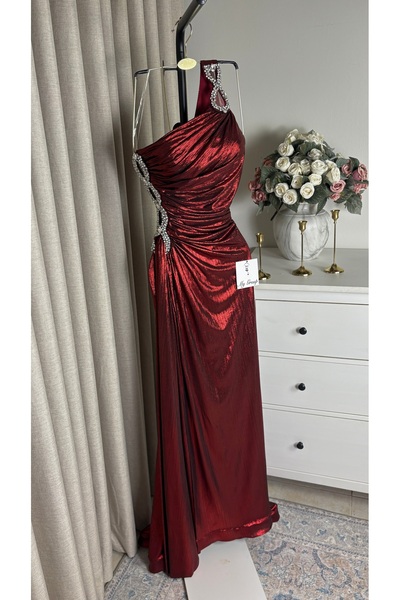 MYGROUP Shiny One-Shoulder Dress with Attractive Crystal Details