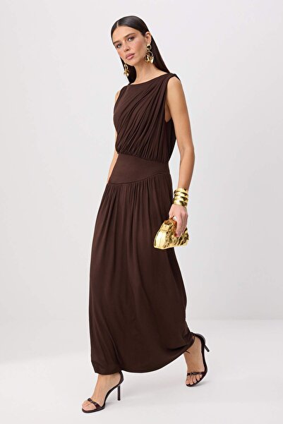 Trendyol Kollektion Braunes, ärmelloses Maxi-Abendkleid mit gerafftem Drapier...