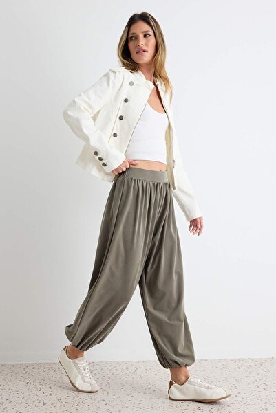 Trendyol Collection بنطلون محبوك من قماش الكاكي الفاتح/الشالوار TWOAW27PL00047