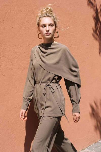 Hooopstore Khaki Trousers Set with Cape Detail