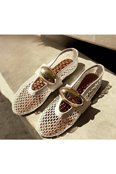 runa shoes Λεπτομέρεια με χρυσό κούμπωμα από διχτυωτό υλικό