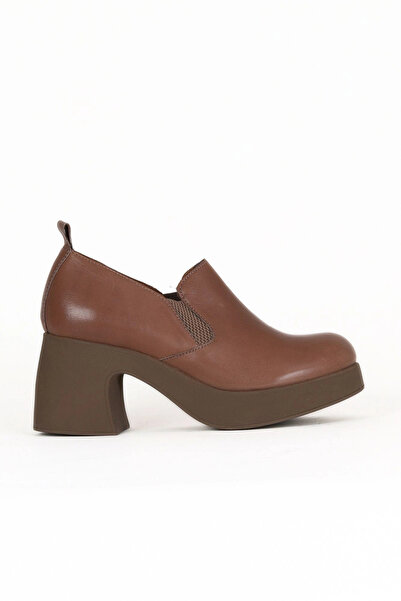 Bueno Shoes حذاء بكعب نسائي من جلد المنك الداكن 01wz7004