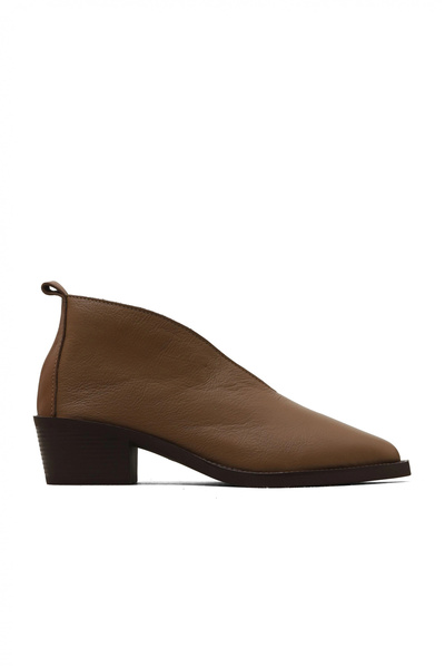 Bueno Shoes Кафяви кожени дамски ботуши с ток 01wd4004