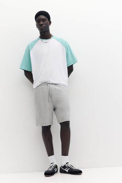 Pull & Bear Logolu jogger bermuda şort
