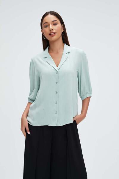 mica Women's Short Sleeve Solid Buttonless Shirt