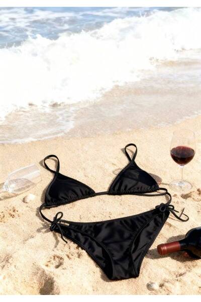 Madamcarlotta Black and White Hibiscus Patterned Swimsuit