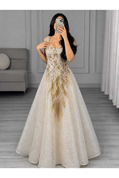 SAMEERAH STYLE Luxury Off-White Golden Embroidery Evening Dress with Fluffy S...