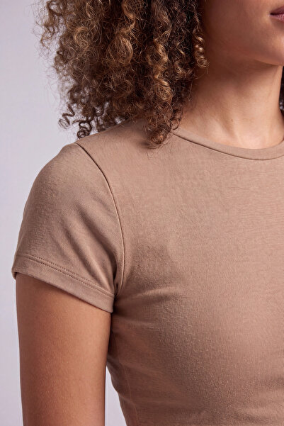 KNİTİCAL TEKSTİL İTHALAT İHRACAT SANAYİ TİCARET AŞ Basic dar Kadın Yuvarlak Yaka Örme Slim Fit T-Shirt