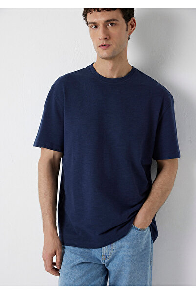 Mavi تي شيرت باللون الأزرق الداكن بقصة فضفاضة ومريحة 0613510-70490
