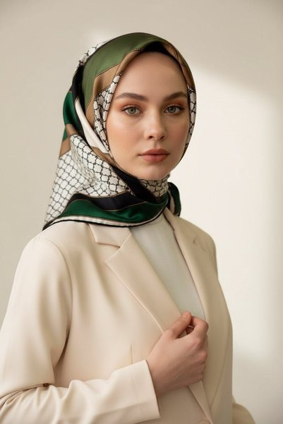 Vissona %100 Twill İpek Geometrik Desenli Zümrüt Yeşili - Siyah Renkli 90x90 ...